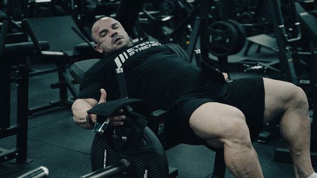 PL10 Glute Machine