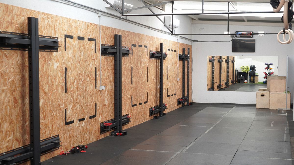 Rack sentadillas abatible con barra de dominadas
