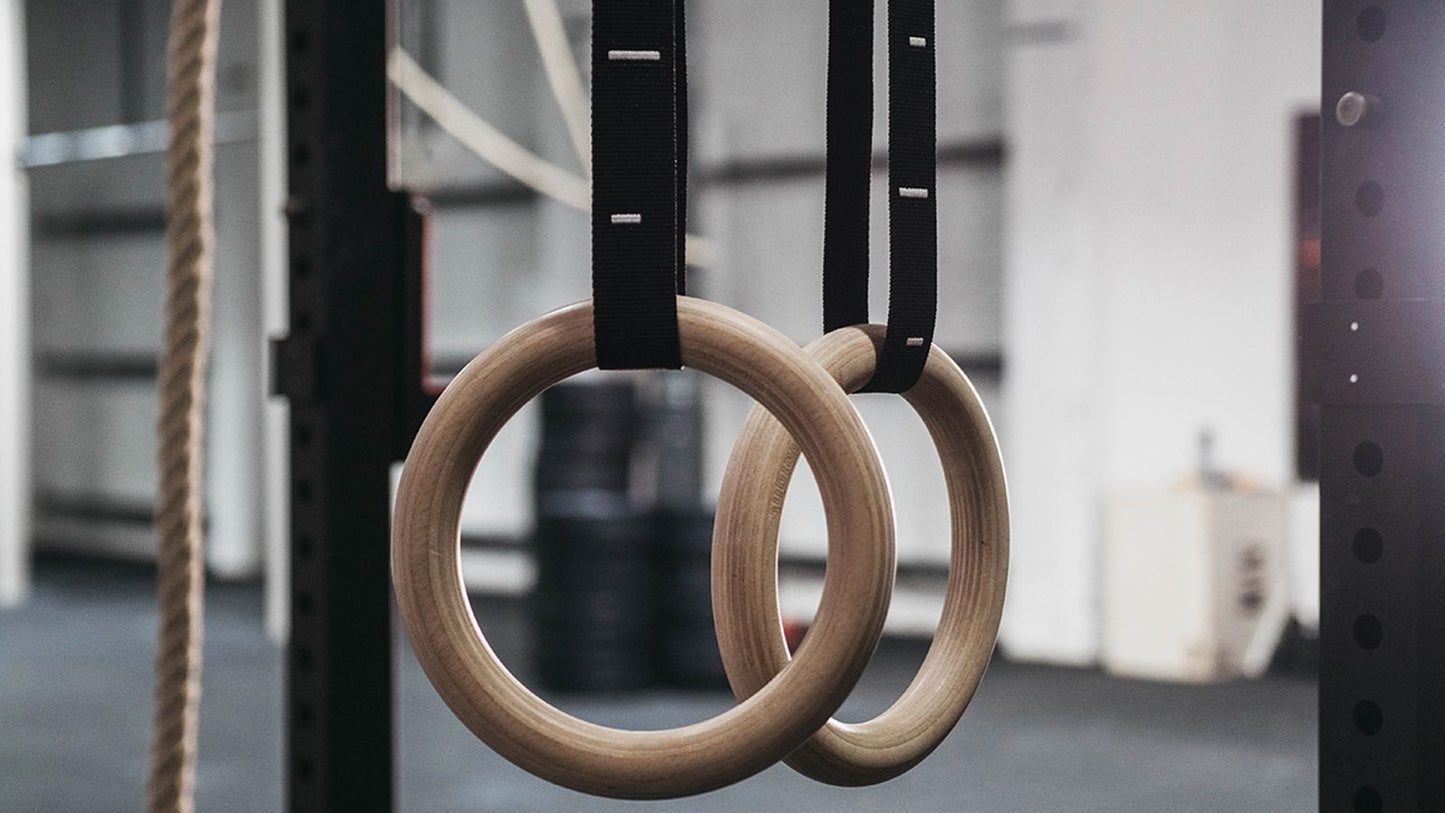 Anillas de entrenamiento de madera con cintas